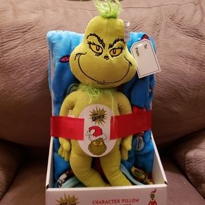The Grinch throw blanket and pillow Set NWT